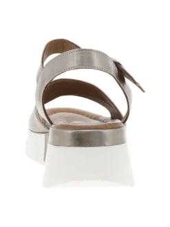 Sandales en cuir champagne satinées et blanches à talon compensé