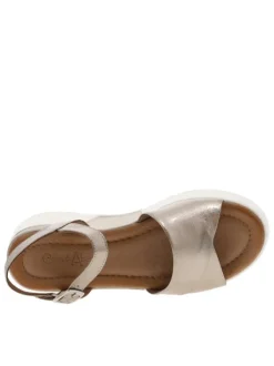 Sandales en cuir champagne satinées et blanches à talon compensé