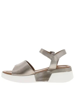 Sandales en cuir champagne satinées et blanches à talon compensé