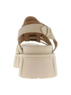 Sandales en cuir écru à semelle chunky fermées par boucle à ardillon