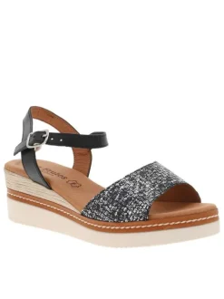 Sandales en cuir noires à talon compensé avec une boucle à ardillon