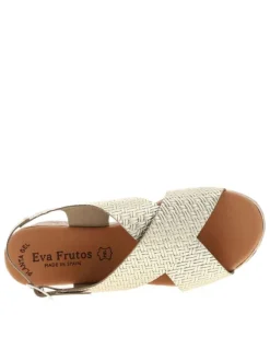 Sandales en cuir or avec un talon compensé et une boucle à ardillon