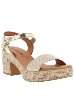 Sandales en cuir or à talon décroché moyen avec une boucle à ardillon