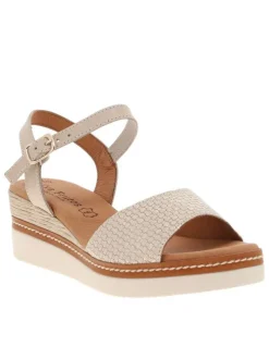 Sandales en cuir sable avec un talon compensé et une boucle à ardillon