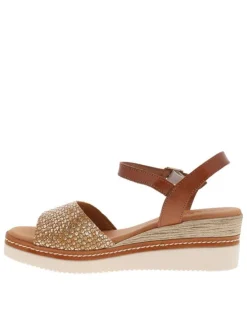 Sandales en cuir tan à talon compensé avec une boucle à ardillon