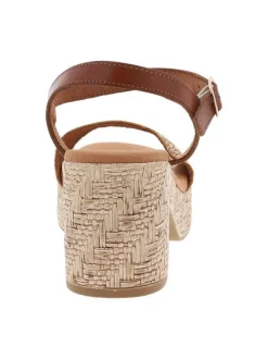 Sandales en cuir tan à talon décroché moyen avec une boucle à ardillon