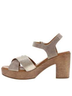 Sandales en cuir taupe en daim à talon décroché haut aspect bois
