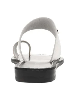 Sandales entre-doigts textile traité blanc argent, plate et à première pur cuir