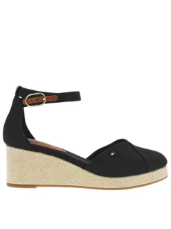Sandales noires avec le logo brodé en petit à talon compensé et à bout fermé