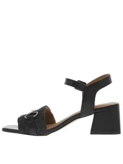 Sandales noires avec un bijou à l'avant et à talon décroché moyen