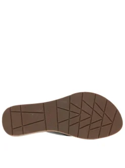 Sandales noires à talon plat avec marque imprimée sur la semelle