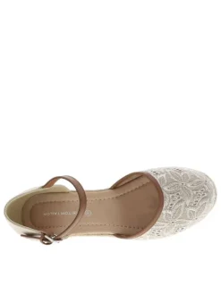 Sandales taupe avec des fleurs brodées à l'avant et à talon compensé