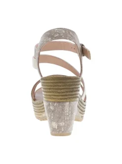 Sandales taupe avec des reflets or à talon compensé haut et à boucle à ardillon