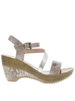 Sandales taupe avec des reflets or à talon compensé haut et à boucle à ardillon