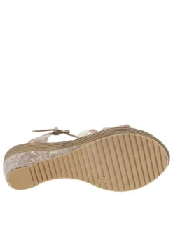 Sandales taupe avec des reflets or à talon compensé haut et à boucle à ardillon