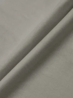 Short beige uni avec une coupe droite et un lien de serrage à la taille