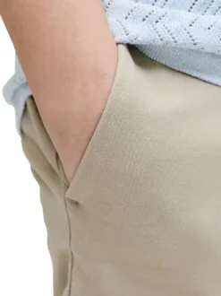 Short chino en coton beige uni pourvu de passants pour la ceinture