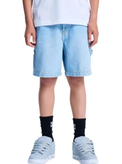 Short en coton bleu uni pourvu de multiples poches et d'une coupe baggy