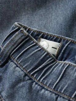 Short en coton indigo uni pourvu d'une coupe droite et de multiples poches
