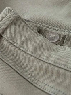 Short en coton kaki uni pourvu d'une coupe droite et d'une taille ajustable