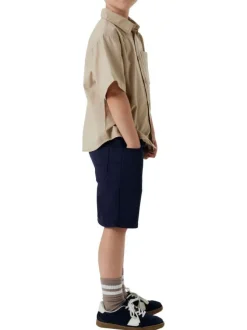 Short en coton marine uni pourvu d'une coupe droite et d'une taille ajustable