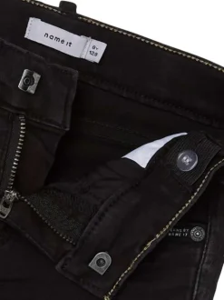 Short noir uni avec une fermeture boutonnée avec zip et une coupe slim