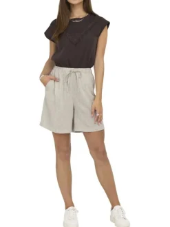Short beige uni taille haute avec une coupe fluide et une taille élastiquée