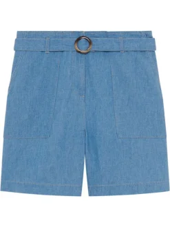 Short bleu à coupe ample pourvu d'une ceinture ajustable à la taille