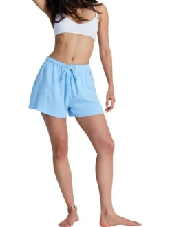 Short bleu à coupe droite pourvu du logo de la marque brodé
