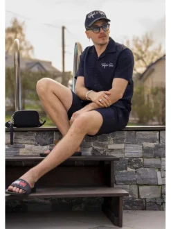 Short bleu marine uni à coupe regular fit avec un touché texturé