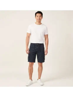 Short cargo en coton marine uni pourvu d'une coupe droite et de multiples poches