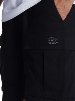 Short cargo en coton noir uni avec une coupe droite et un lien à nouer