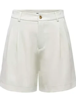 Short chino blanc avec une coupe longue et des pinces à l'avant