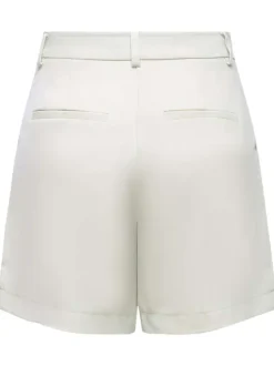 Short chino blanc avec une coupe longue et des pinces à l'avant