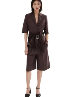 Short chino bordeaux uni pourvu de passants pour la ceinture