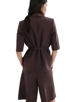 Short chino bordeaux uni pourvu de passants pour la ceinture