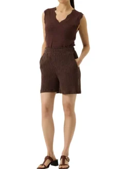 Short chino brun uni pourvu d'une coupe droite et d'une taille élastiquée