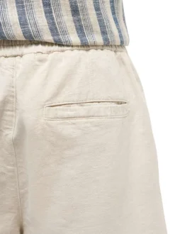 Short Chino écru uni en coton et lin mélangé avec une coupe droite