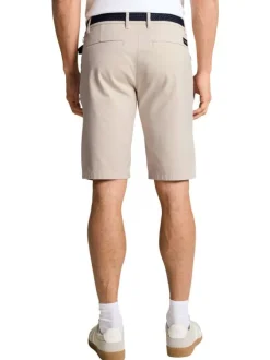 Short Chino en coton beige avec une coupe ajustée et une ceinture