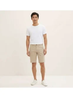 Short Chino en coton beige avec une coupe ajustée et une taille intermédiaire