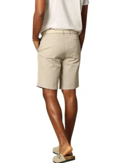 Short chino en coton beige uni avec une coupe droite et une ceinture