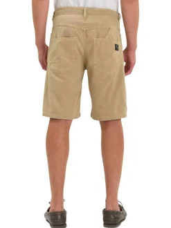 Short chino en coton beige uni avec une coupe droite muni d'un bouton