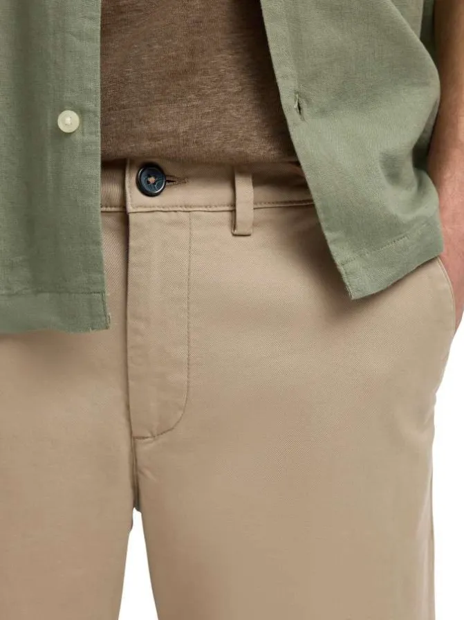 Short Chino en coton biologique beige uni avec une coupe droite