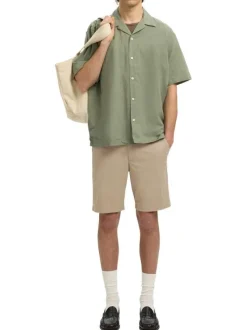 Short Chino en coton biologique beige uni avec une coupe droite