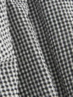 Short Chino en coton biologique noir à carreaux pourvu d'une coupe droite