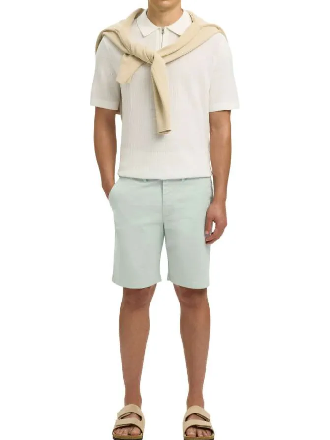 Short Chino en coton biologique vert d'eau uni avec une coupe droite