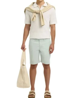 Short Chino en coton biologique vert d'eau uni avec une coupe droite
