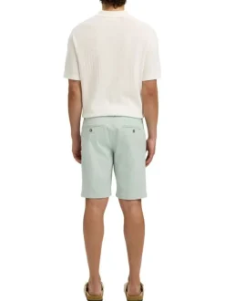 Short Chino en coton biologique vert d'eau uni avec une coupe droite