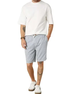 Short chino en coton ciel à rayures pourvu d'une coupe droite