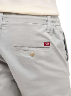 Short chino en coton gris clair uni avec une coupe droite et 4 poches